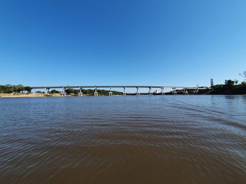 Una de las obras icónica de los trabajos es la construcción de lo que será el puente más largo del departamento de Ñeembucú que cuenta con un avance del 91%. Foto: Gentileza.