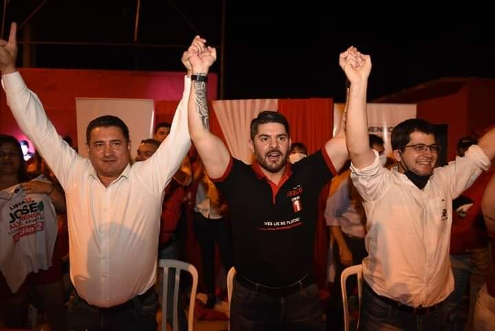 En la recta final de la campaña electoral, el candidato colorado a intendente de Asunción, Óscar Rodríguez, continúa con su recorrido por los 68 barrios de la capital. Foto: Gentileza.