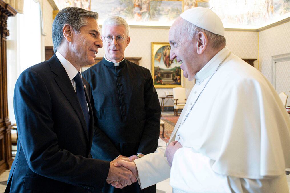 Se trata de la primera reunión del pontífice con un alto representante del equipo presidencial de Joe Biden, el segundo presidente católico de la historia de ese país. Foto: AFP.