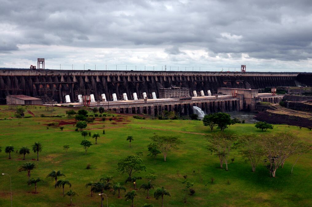 Por primera vez en 13 años, Paraguay cedió ante Brasil por la reducción de la tarifa de Itaipú, que desde 2009 se fijó en 22,60 kW/m. Foto: AFP.