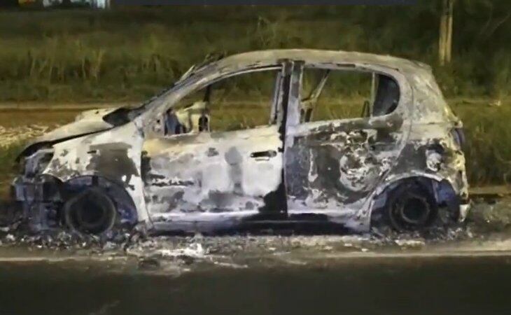 Seguidores de un club deportivo incendiaron el vehículo que habría atropellado y causado la muerte de un hombre tras un partido de la Copa Sudamericana. Foto: gentileza