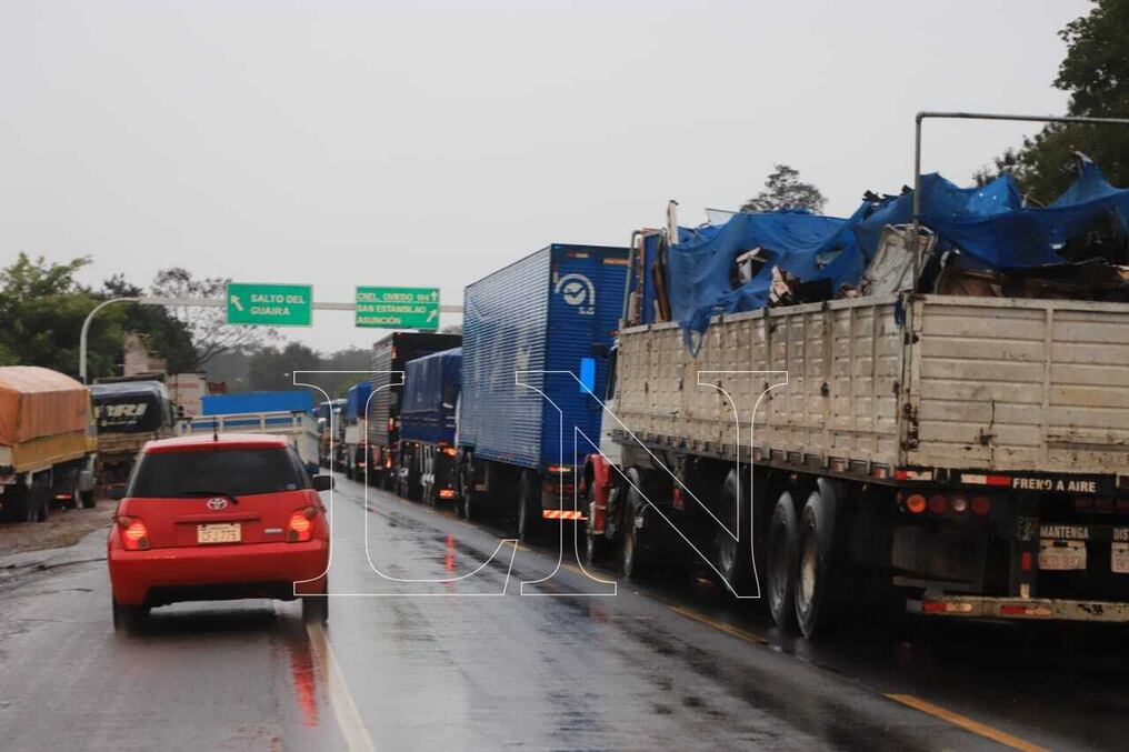 Los camioneros manifiestan que los agroexportadores no cumplieron con un acuerdo de palabras establecido hace unos meses. Foto: Jorge Romero. 