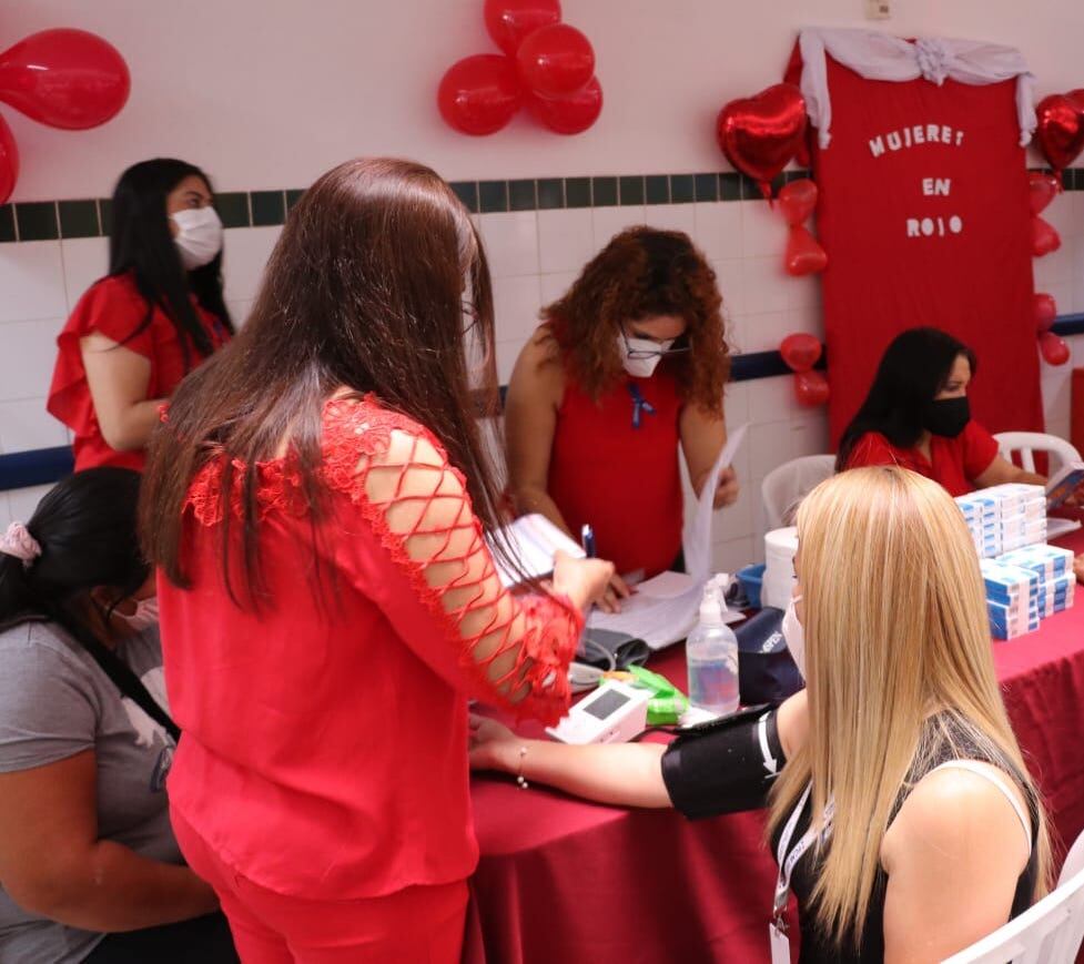 Con el lema “Mujer, tu corazón no espera”, los profesionales del Hospital de Clínicas buscan concientizar sobre la importancia de los cuidados de la salud cardiovascular. Foto: Gentileza