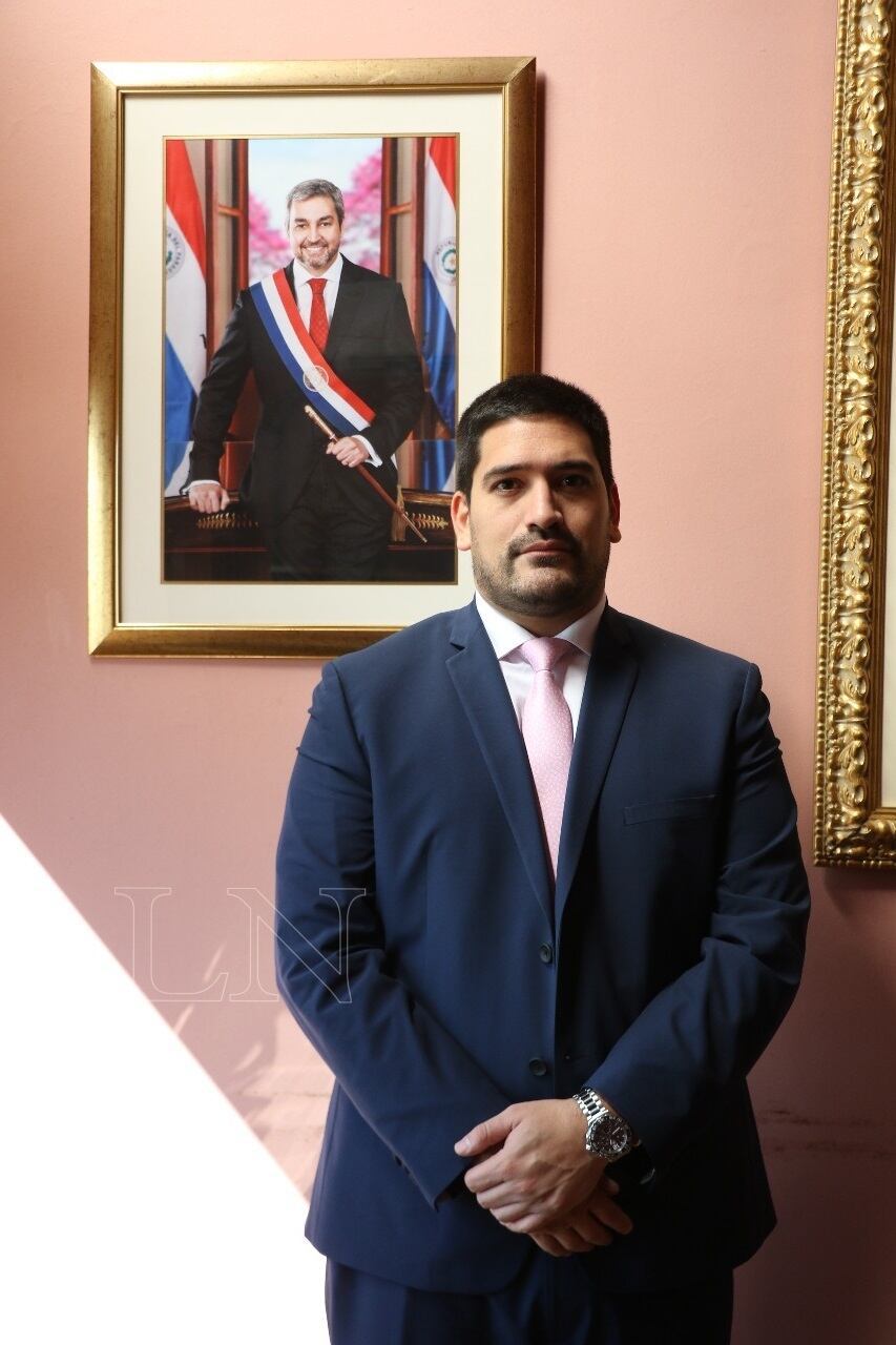 Mauricio Espínola, secretario privado del presidente Mario Abdo Benítez. Foto: Nadia Monges.