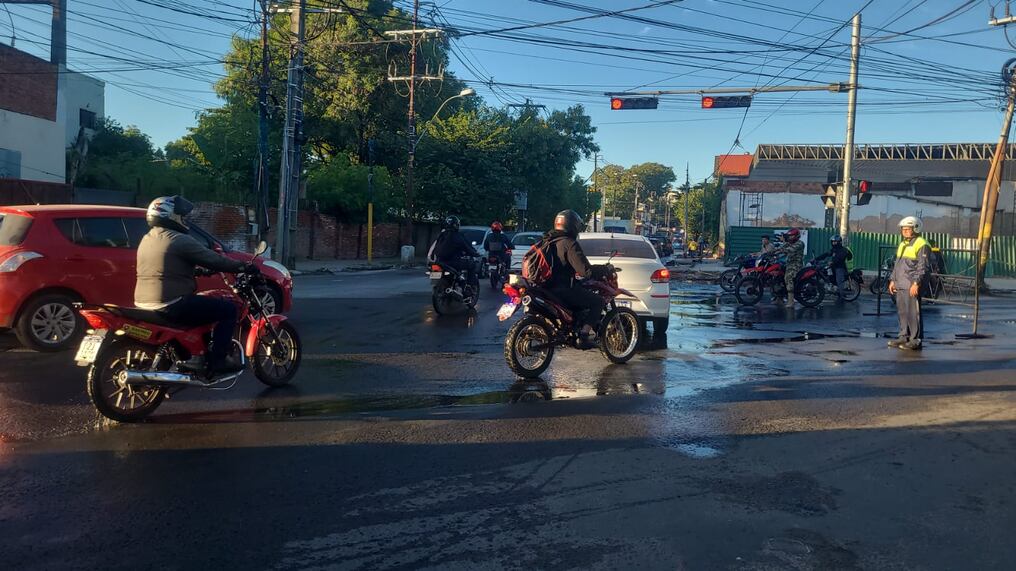 En estos momentos la intersección de las avenidas Perú y Artigas se encuentra totalmente habilitada para la circulación de los automovilistas. Foto: Gentileza