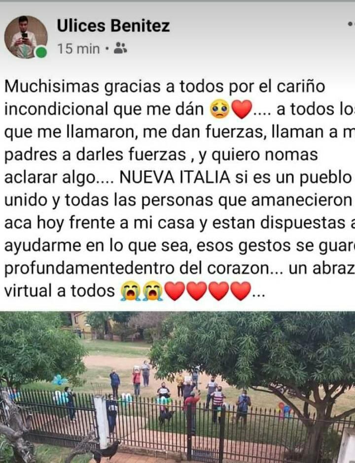 Vecinos llegaron hasta frente de la casa del joven infectado para demostrarles su apoyo. Foto: Captura de pantalla. 