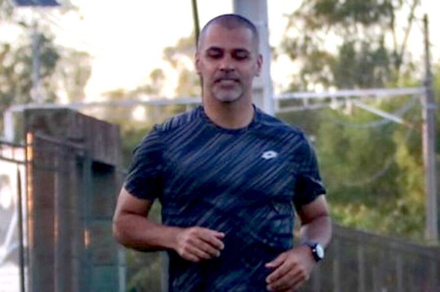 Éber Aquino.