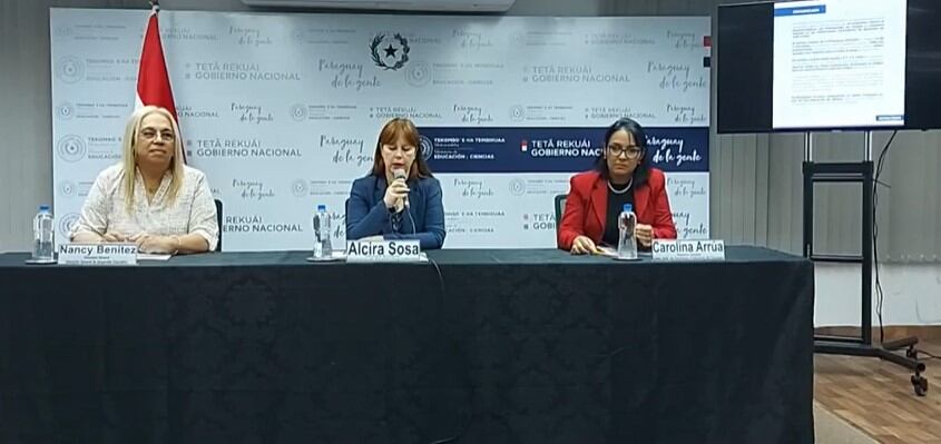 Las autoridades del Ministerio de Educación y Ciencias (MEC) realizar una conferencia de prensa este miércoles. Foto: Captura de video.
