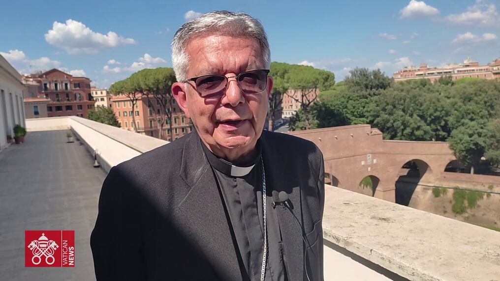 El monseñor Adalberto Martínez fue destacado en una entrevista de la cadena oficial de comunicación del Vaticano, poco antes de su investidura. Foto: Captura de video.
