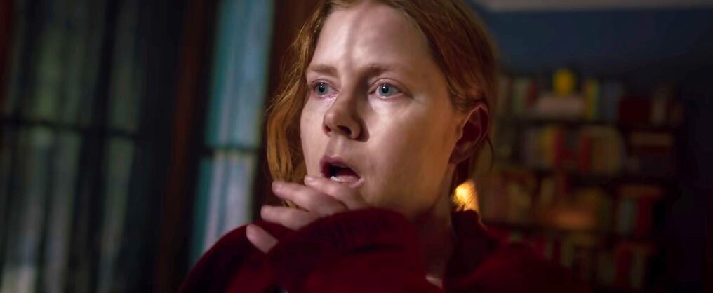 Ya tenemos fecha de estreno en Netflix para uno de los thrillers literarios adaptados más anticipados para este año. Y la caracterización de Amy Adams en este primer vistazo es todo lo envolvente y emocionante que podríamos pedir. Foto: Netflix.