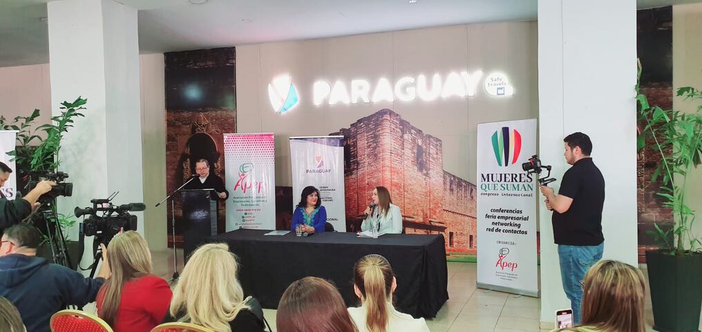 En la Senatur se realizó el lanzamiento del congreso "Mujeres que suman 5.0", que congregará a mujeres que buscan ser parte del crecimiento y desarrollo del país. Foto: Gentileza.