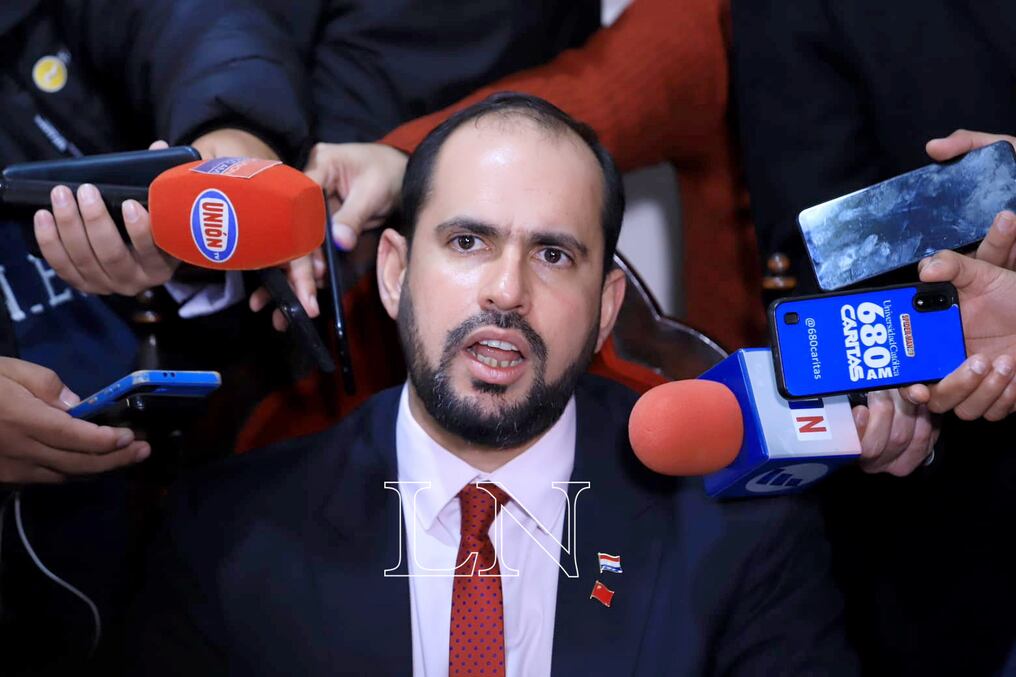 Santiago Brizuela, presidente del TEP, destacó el valor político del anuncio previo de Honor Colorado de acatar esta decisión, y llamó a la paz partidaria para el desarrollo favorable de las internas coloradas. Foto: Roberto Zarza.