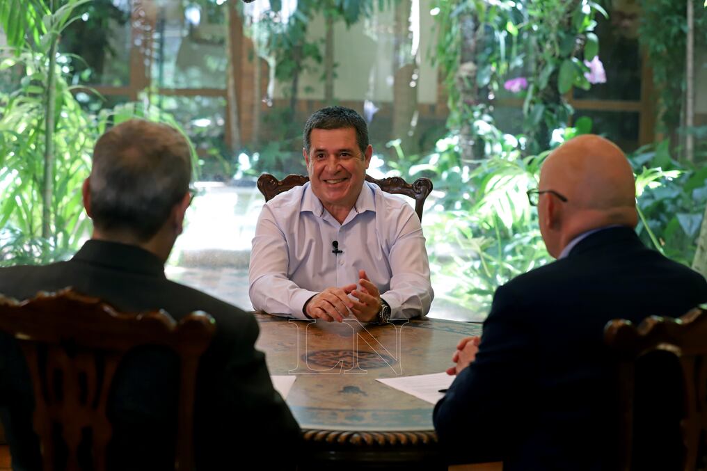 El expresidente de la República Horacio Cartes estará como invitado en el programa “Fuego cruzado”, conducido por Augusto dos Santos y Benjamín Livieres, que será emitido por el canal GEN a las 21:00 de este lunes 1 de noviembre. Foto: Carlos Juri.