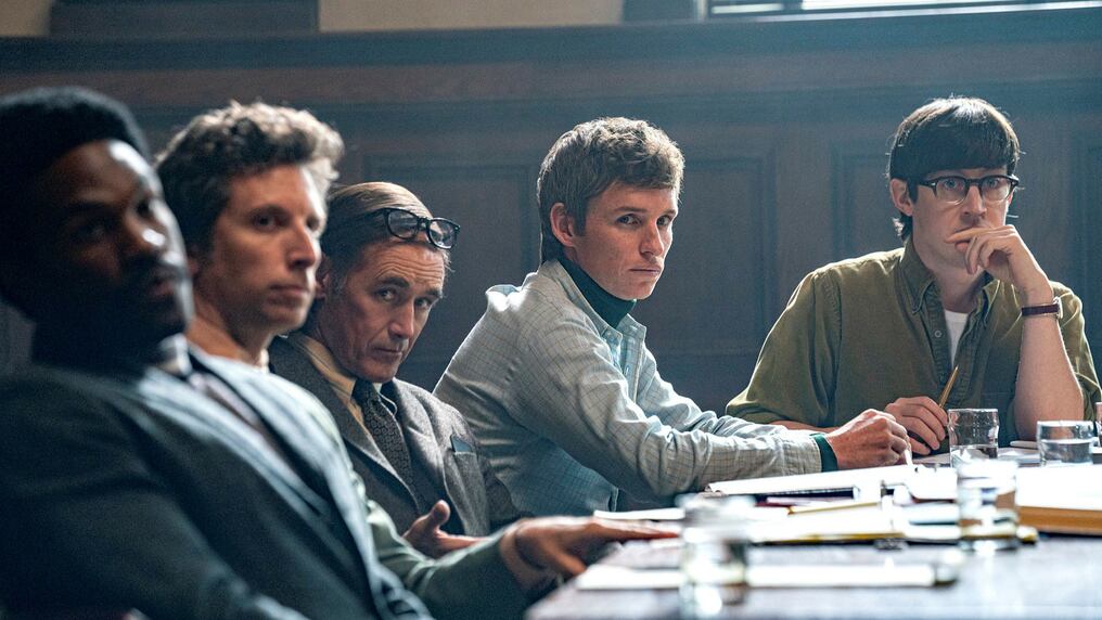 La película dirigida y escrita por Aaron Sorkin llega a Netflix el 16 de octubre. Ya está siendo vista como una gran candidata a los premios Óscar, con un reparto estelar y acudiendo a la conciencia ciudadana, es la película más política de Netflix hasta ahora.