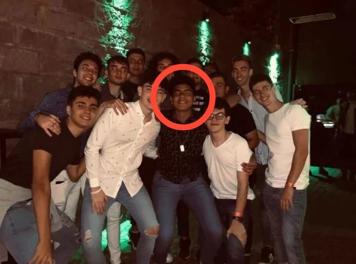 La última fotografía que se tomó Fernando Báez Sosa junto con sus amigos dentro del boliche de Villa Gesell. Foto: Gentileza.