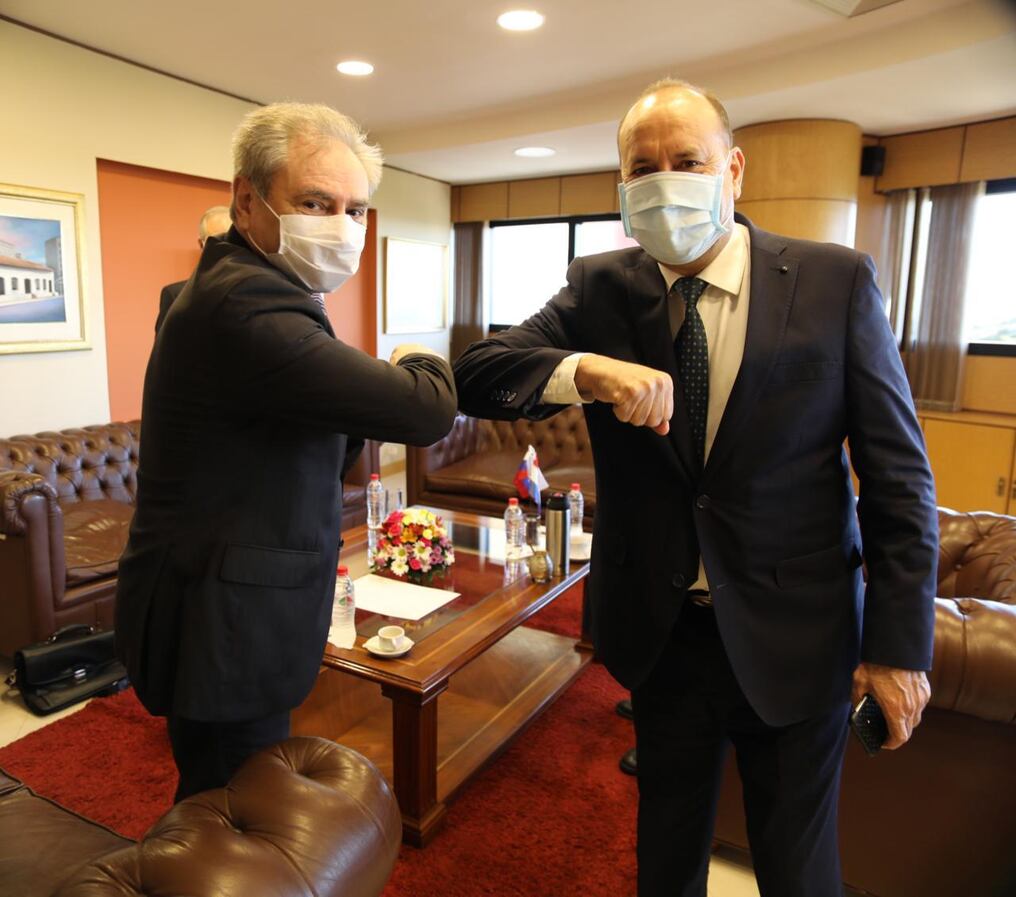 En esta ocasión, el presidente del Senado, Óscar Salomón y el vicepresidente primero Fernando Lugo, mantuvieron un diálogo con los embajadores sobre los puntos prioritarios en las relaciones bilaterales. Foto: Gentileza.