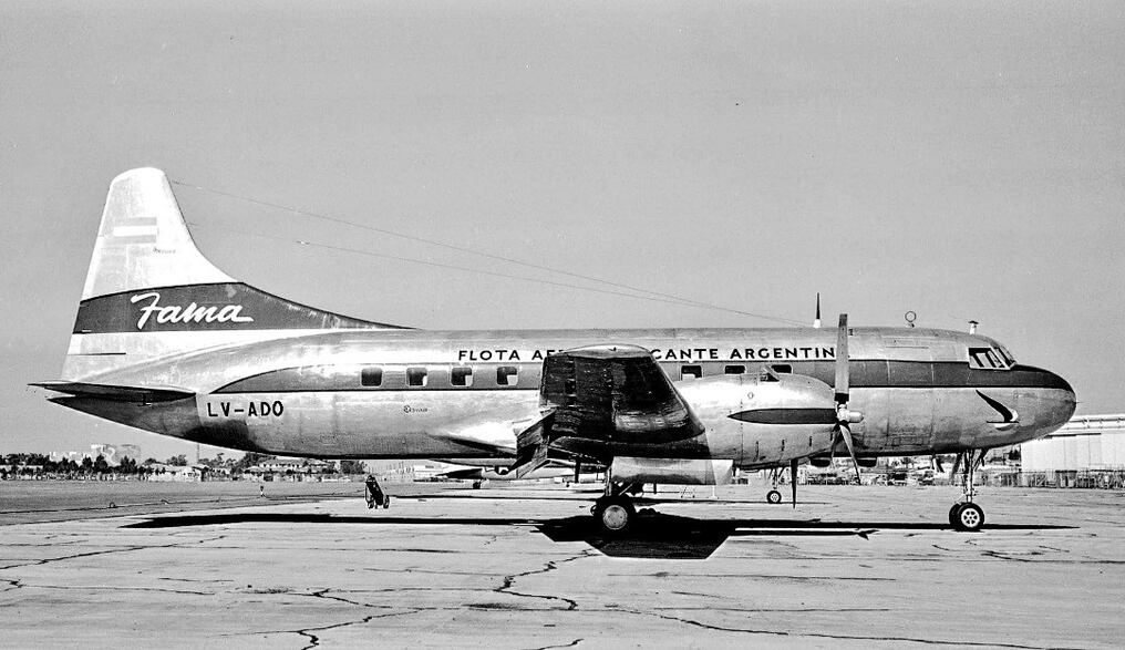 Convair 240 de FAMA (Flota Aérea Mercante Argentina), desde 1950 de Aerolíneas Argentinas. Buenos Aires, c.1949.