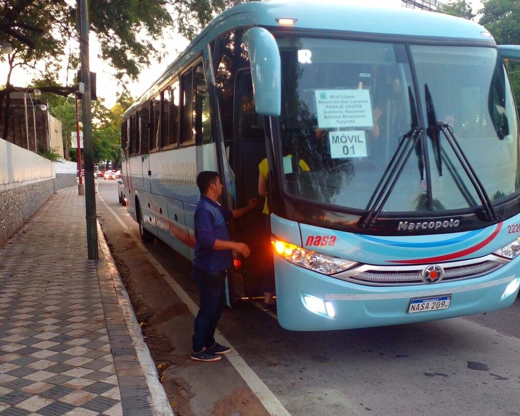 Los buses del Estado prestan servicio desde las 06:00 y estarán disponibles hasta las 17:00 horas. Foto: Gentileza.