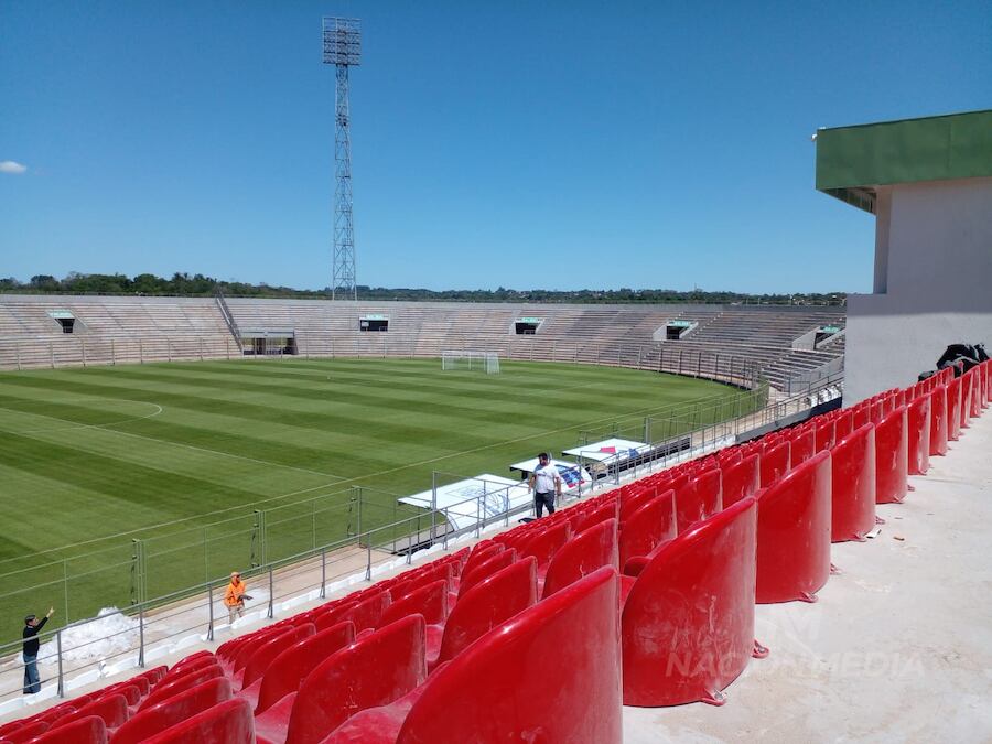 Así se prepara la cancha de Villa Alegre en Encarnación para la gran fiesta de la final única de la Copa Paraguay.FOTO:ROCÍO GÓMEZ