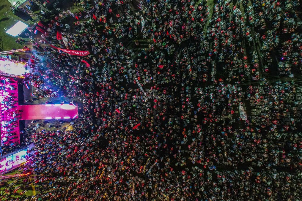 Multitudinario encuentro en el cierre de campaña de la Lista 1 en Asunción. Foto: Diego Fleitas.