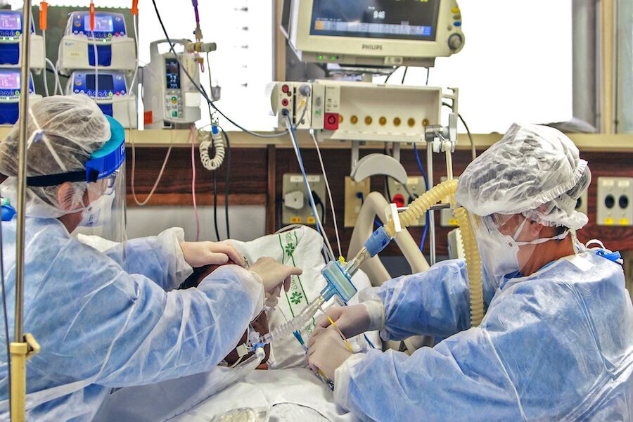 El factor común de todos los pacientes fue la presencia de trombos pequeños y firmes en secciones del parénquima periférico.Foto: Ilustrativa. AFP