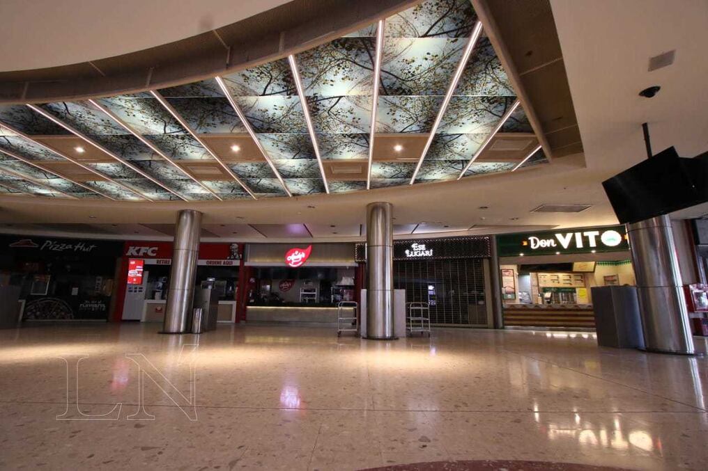 Los patios de comida ya podrán volver a operar desde este jueves, según centros comerciales. Foto: Christian Meza.