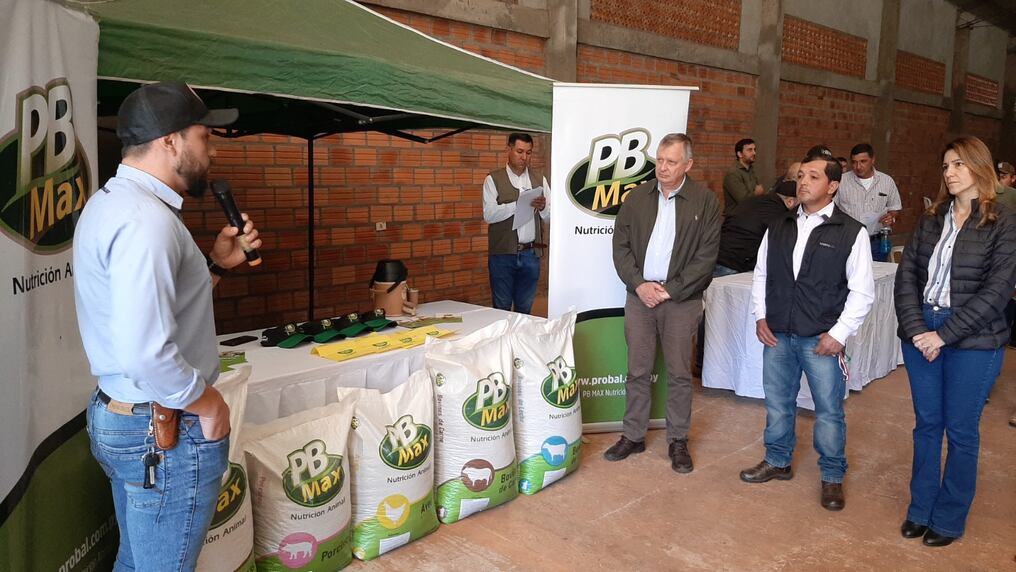 Fueron beneficiados productores de la Asociación San Pedro II de Mbocaya'í con una inversión de G. 550.920.000 en 2 desembolsos. Foto: Gentileza