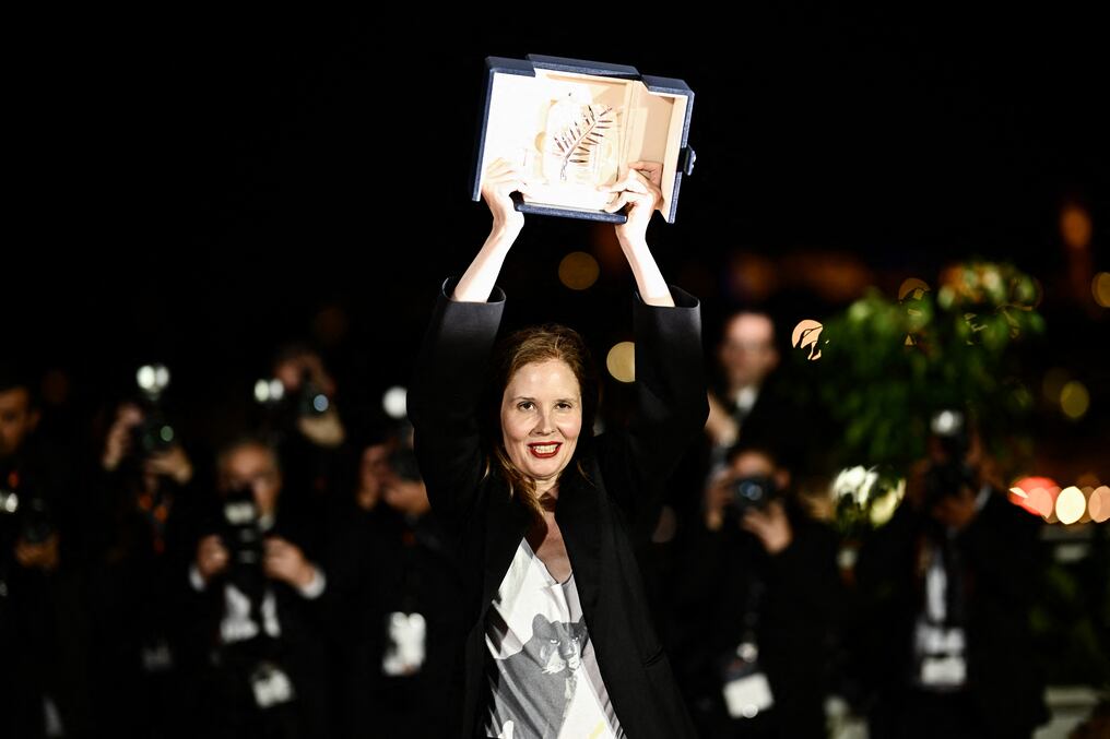 La cineasta francesa Justine Triet ganó este sábado pasado la Palma Oro por el drama judicial “Anatomie d’une chute” (“Anatomía de una caída”). Foto: AFP