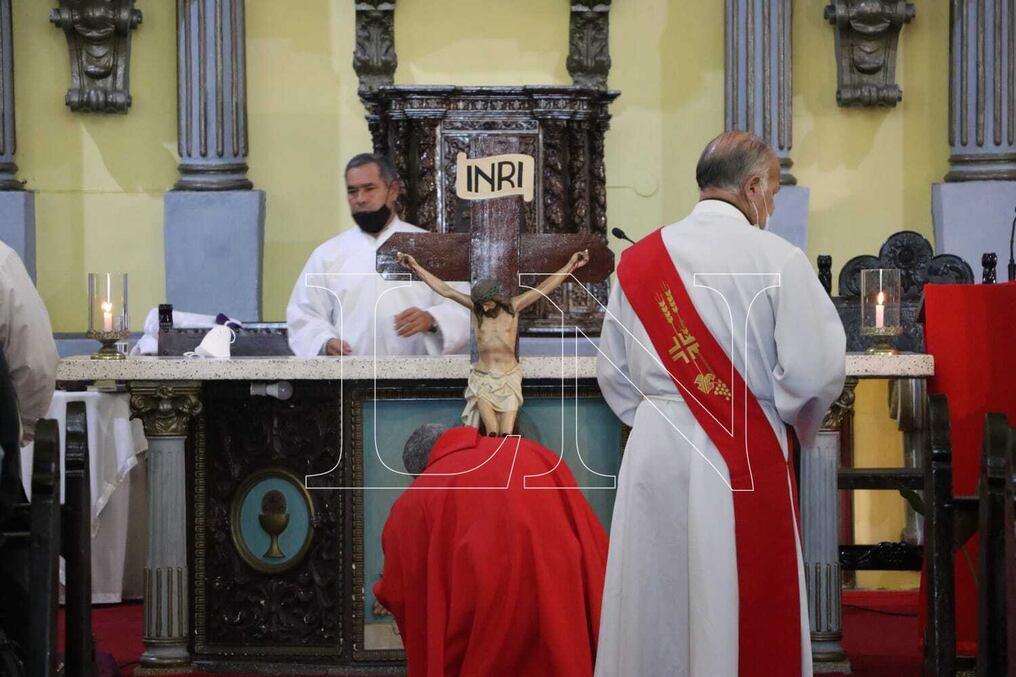 Desde las parroquias apuntan a renunciar a los pecados y mantenerse firme en la cruz a fin de obtener el perdón para disfrutar de la resurrección. Foto: Jorge Jara.