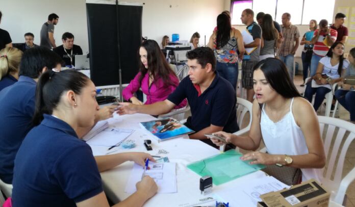 La primera regularización migratoria del año se inició hoy en Ciudad del Este, de 8:00 a 16:00, y se extenderá hasta el viernes. Se realiza en el Centro Cultural Mangoré, de la gobernación. Brasileños son los que acuden mayoritariamente. Foto: Archivo.