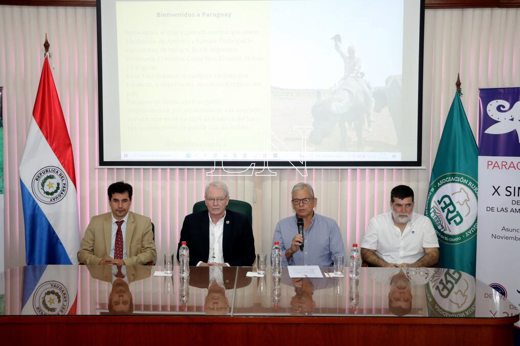 En el marco de la Expo anunciaron que Paraguay será sede del décimo Simposio de Búfalos de las Américas y Europa, que se realizará por primera vez en el país. Foto: Emilio Bazán.