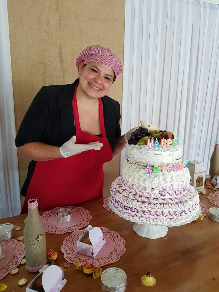 María Lourdes Arca es una emprendedora que forjó su negocio culinario con esfuerzo y tomando todas las dificultades como aprendizaje de vida para lograr lo que hoy es. Foto: Gentileza.