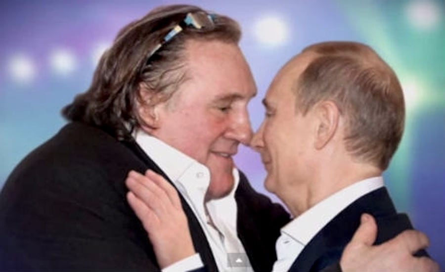 El actor francés Gerard Depardieu es admirador y amigo de Putin, tanto que vive en Rusia y tiene la ciudadanía.