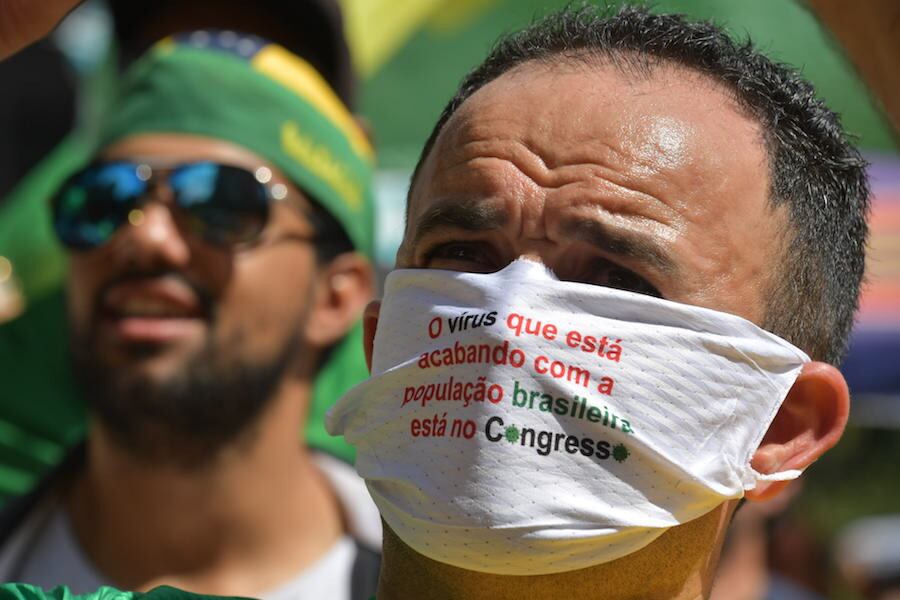 El alcalde de Sao Paulo Bruno Covas, que lucha desde hace un año contra el cáncer, anunció el sábado que dio positivo al nuevo coronavirus, pero aseguró que seguirá dirigiendo a la ciudad más grande y más golpeada de Brasil. “Hoy di positivo a la prueba del coronavirus. Estoy bien. No hay síntomas”, dijo en Instagram. Foto: AFP. Ilustrativa.
