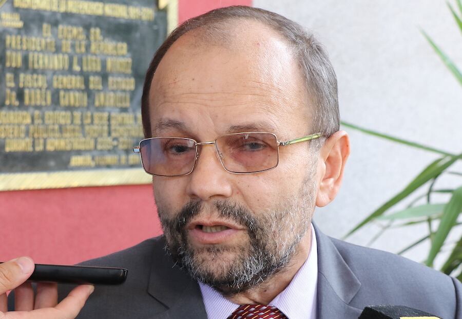 Óscar Germán Latorre, exfiscal general del Estado, indicó que desde la perspectiva política es categórico que el Gobierno se ha burlado de todos los paraguayos, dando privilegios y priorizando la construcción de rutas, sobre las necesidades urgentes de la población en distintas áreas. Foto: Archivo.