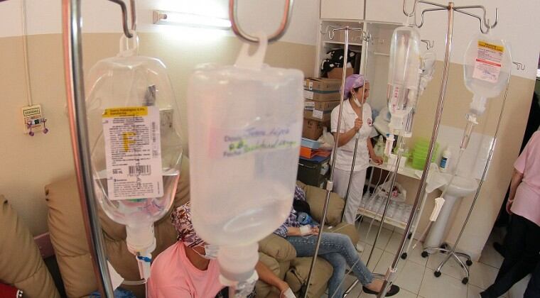 En medio de la crisis por la que está pasando el país, arrancó el Octubre Rosa, mes de las mujeres que luchan contra el cáncer de mama, enfermedad que tiene cura toda vez que sea detectado a tiempo. Vos podés formar parte del tratamiento de estas mujeres donando cabello para las pelucas solidarias. Foto: Gentileza.