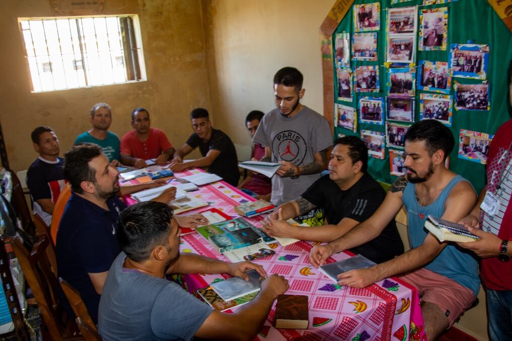 El grupo se reúne los lunes, miércoles y viernes con control de asistencia mediante planillas individuales y detalle de los libros leídos. Foto: Gentileza
