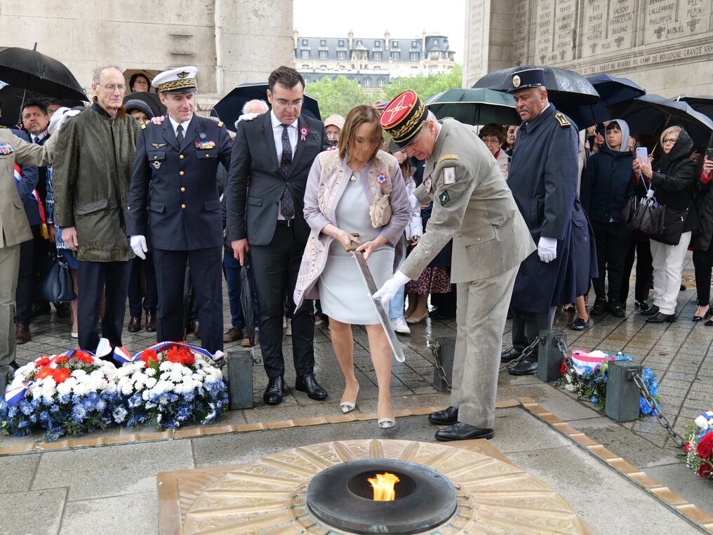 La embajadora Cynthia Filártiga Lacroix rindió homenaje al Paraguay. Foto: Gentileza