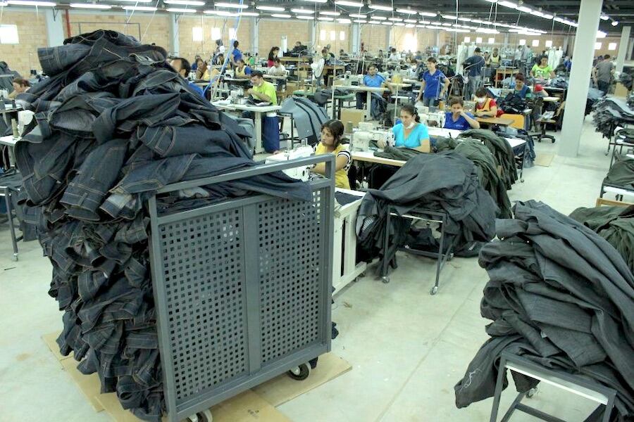 La Argentina llegó a ser uno de los principales mercados de exportación de prendas de vestir confeccionadas por la industria nacional. Foto: Archivo.