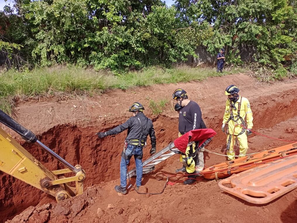 Los obreros de la construcción trabajan en condiciones deplorables según el sindicalista Bernardo Rojas. Foto: 1080 AM.