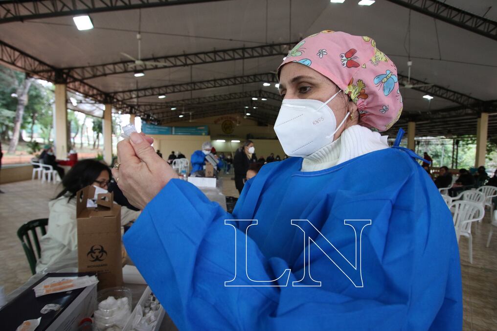 Hasta hoy se realiza la aplicación exclusiva de segunda dosis de las vacunas AstraZeneca, Moderna, Sputnik V y Pfizer. Foto: Nadia Monges.
