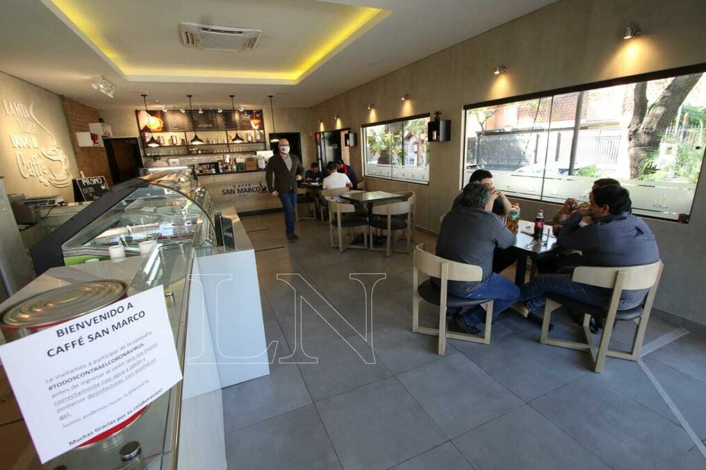 El sector gastronómico todavía sigue golpeado, ya que las personas no recurren a los lugares por miedo o por cuestiones económicas. Foto: Christian Meza.