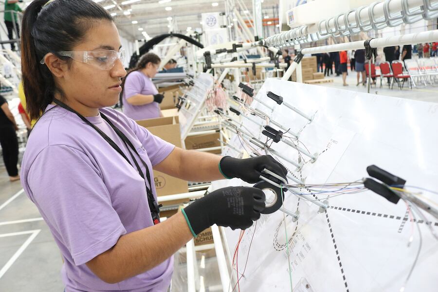 Crecimiento de exportación en el sector maquila se debió a alianzas público-privada, sostuvo Carina Daher. Foto: ilustrativa / Christian Meza