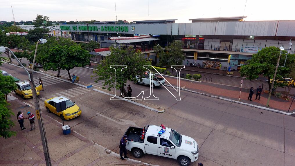 Se trata de Deisy Karina Saucedo, de 28 años, quien todas las noches parte desde el barrio Ricardo Brugada hasta la terminal para vender crack en la zona de la TOA. Foto: Pánfilo Leguizamón.