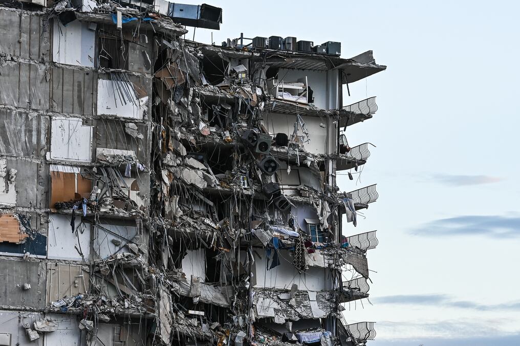 El edificio fue construido en 1981 y tenía 130 unidades. Foto: AFP. 