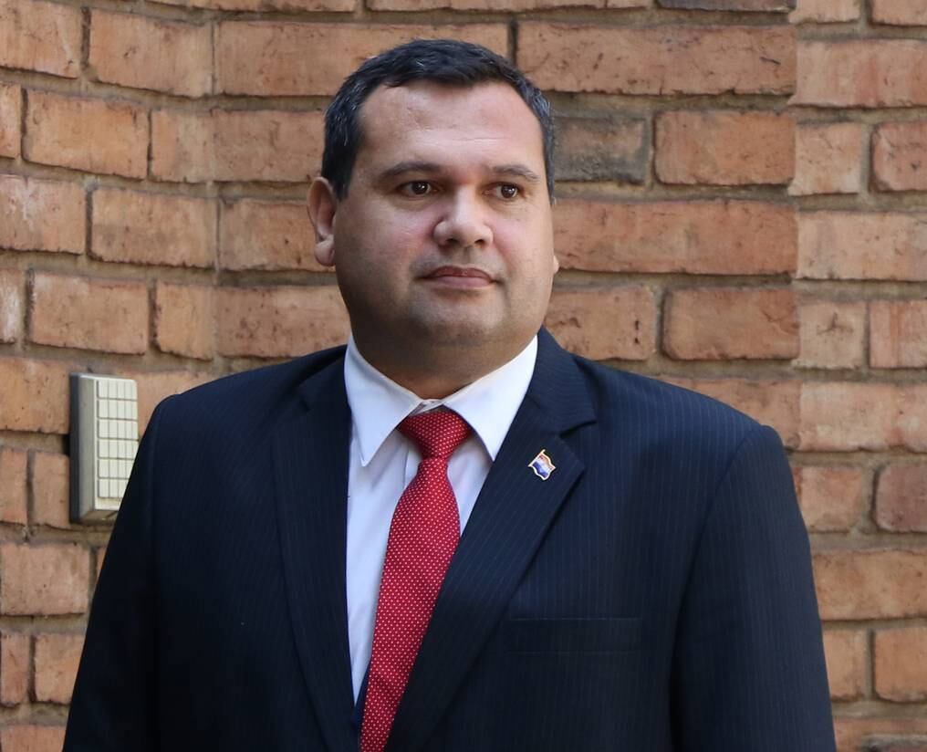 Derlis Maidana, diputado, lamentó que sus colegas se empeñen en seguir adelante con un juicio que ni siquiera cuenta con los votos para su aprobación, pero mantienen el circo solo para tapar otras realidades. Foto: Archivo.