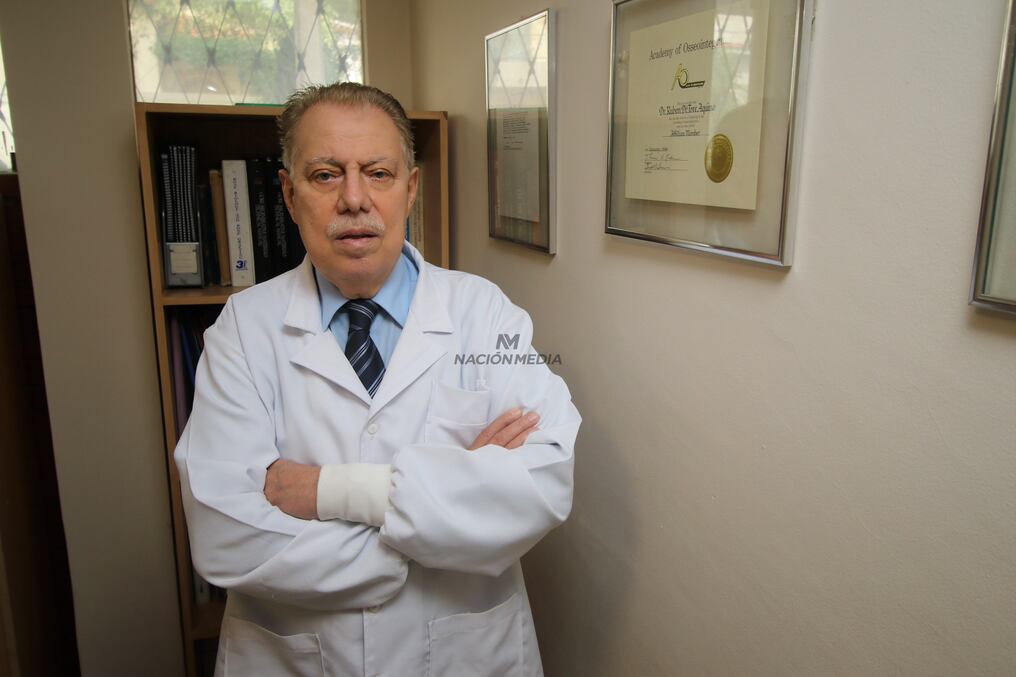 El odontólogo recomendó tomar medidas de prevención para no someterse a tratamientos costoso. Foto: Emilio Bazán
