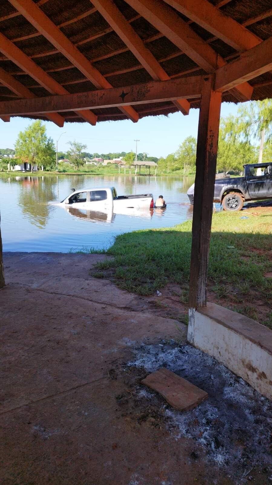 Aparentemente el conductor perdió el control del rodado cuando hacía piruetas y maniobras peligrosas en la playa central. Foto: Gentileza.