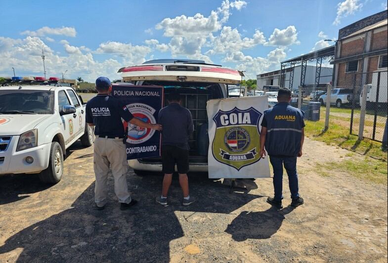 Un joven de 23 años fue detenido durante el procedimiento de Aduanas junto con el departamento de Delitos Económicos de la Policía Nacional. Foto: Gentileza.