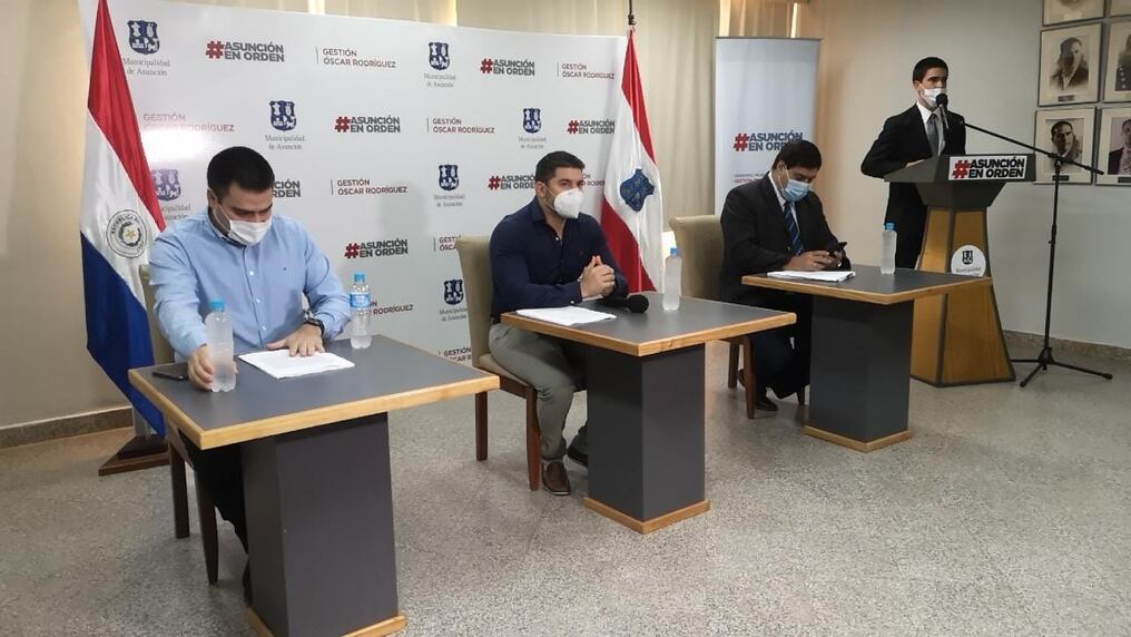 La Cámara de Apelación integrada por los jueces Agustín Lovera Cañete, Cristóbal Sánchez y José Waldir Servín confirmó la imputación por el delito de producción de documentos no auténticos que pesa sobre el jefe comunal y los concejales. Foto: Archivo